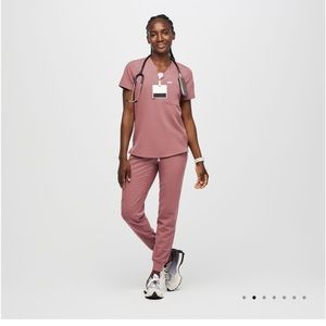 Figs mauve scrub set: Catarina top + Zamora high waisted jogger